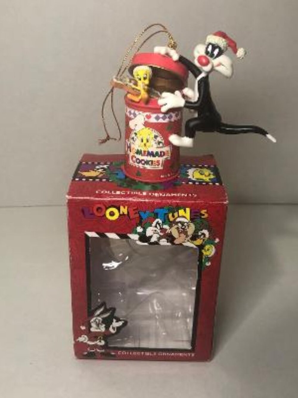Looney Tunes Tweety Bird & Sylvester MATRIX Collectible Christmas Ornament 1997